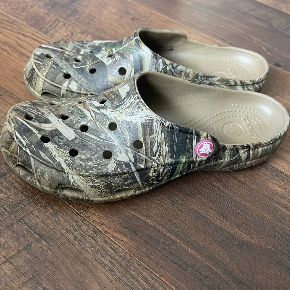 Women’s crocs